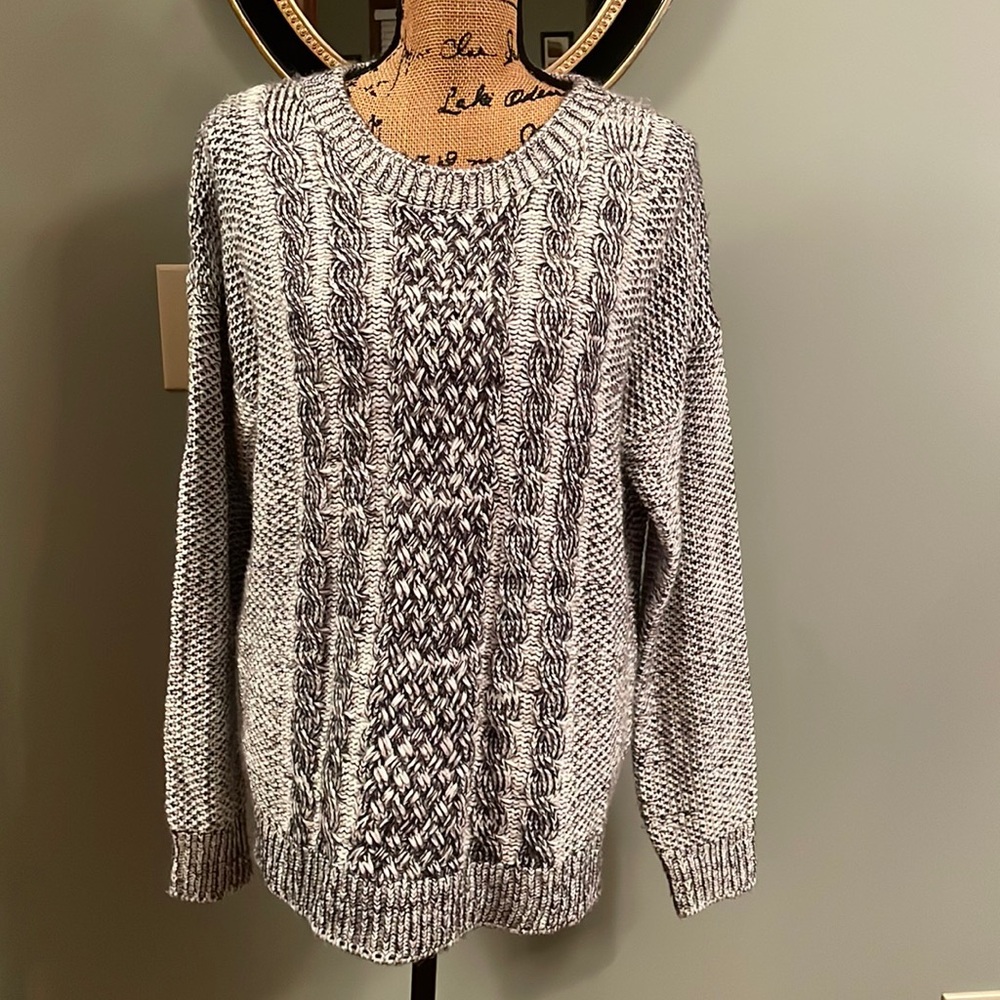 Everly heavy sweater size medium.